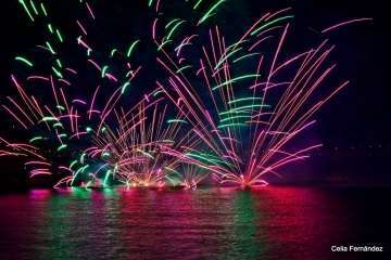 Los fuegos de Melenara, una explosión de color (Foto Celia Fernández)